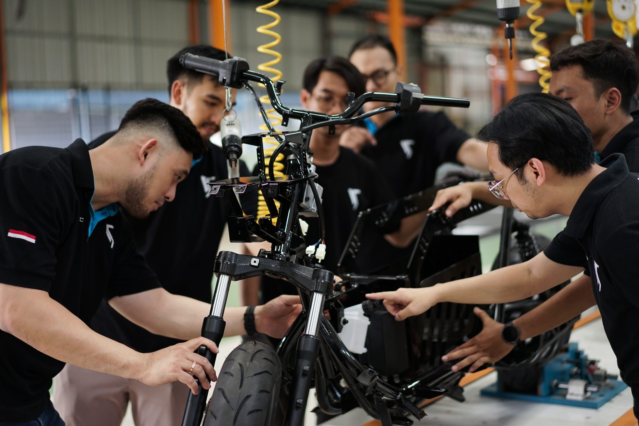 Apa Itu Regenerative Braking? Cara Kerja & Keuntungannya di Motor Listrik cover image